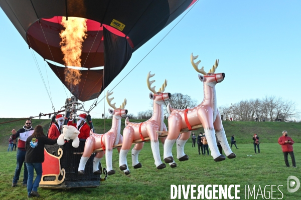 Le Père Noël s envole de Blois en montgolfière