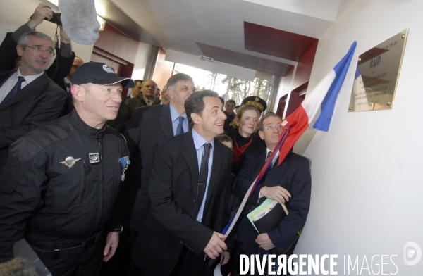 Nicolas Sarkozy inaugure le nouveau stand de tir du RAID