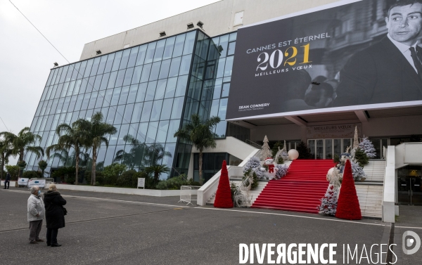 Un  vaccinodrome  dans le Palais des Festivals de Cannes