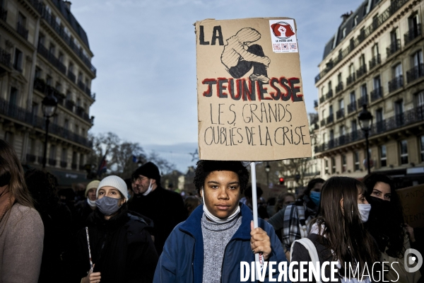 Manifestation des etudiants à Paris contre le distanciel