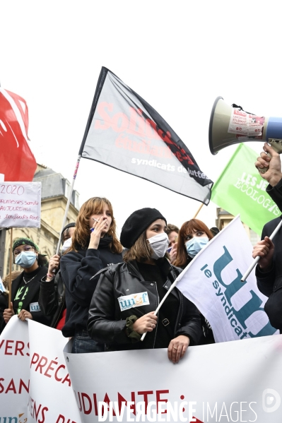 Manifestation des étudiants à Paris. Contre la précarité étudiante et pour la réouverture des universités.