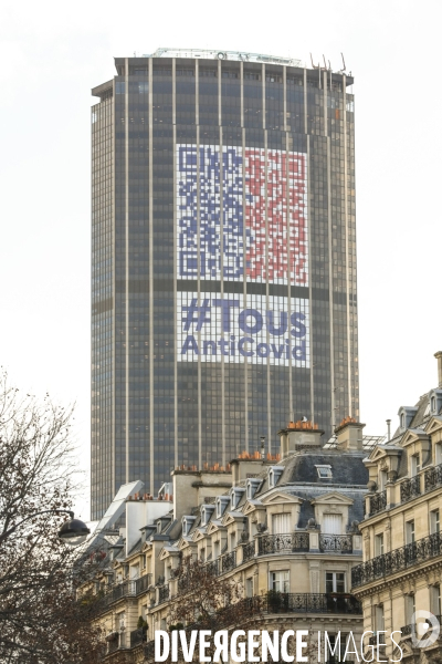Logo #tous anti covid sur la tour montparnasse