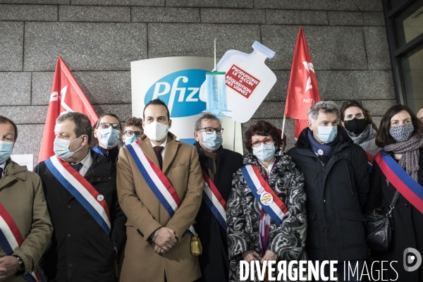 Manifestation du PCF devant PFIZER pour demander la levée des brevets sur le vaccin Covid