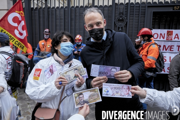 Manifestation des salaries de SANOFI  contre les reductions d emploi, à Paris
