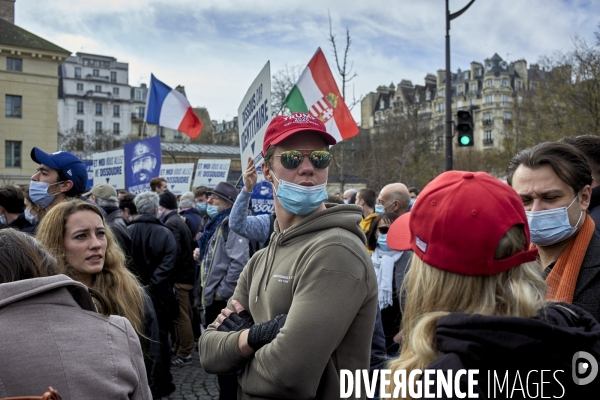 Manifestation de Generation identitaire a Paris contre son eventuelle dissolution