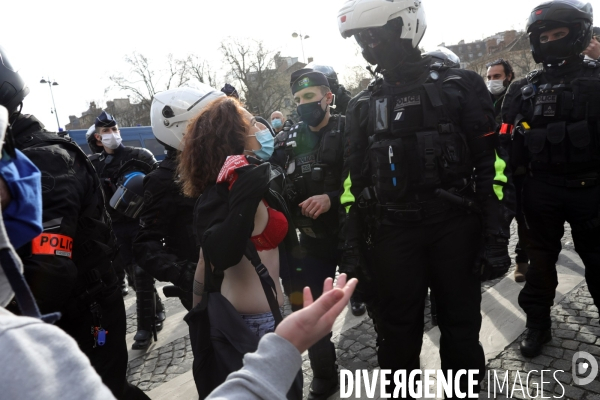 Manifestation de   Generation Identitaire  à Paris contre leur dissolution
