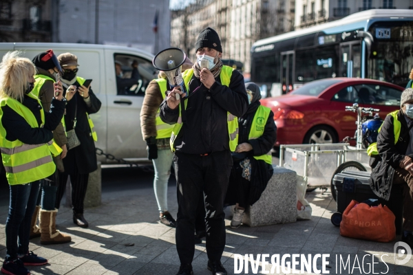 Les Biffins manifestent devant la Mairie du XX eme /Paris