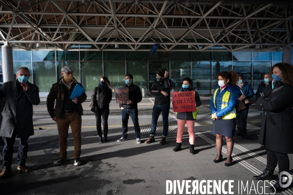 Swissport Aéroport Genève - Les employés contre les baisses de salaire