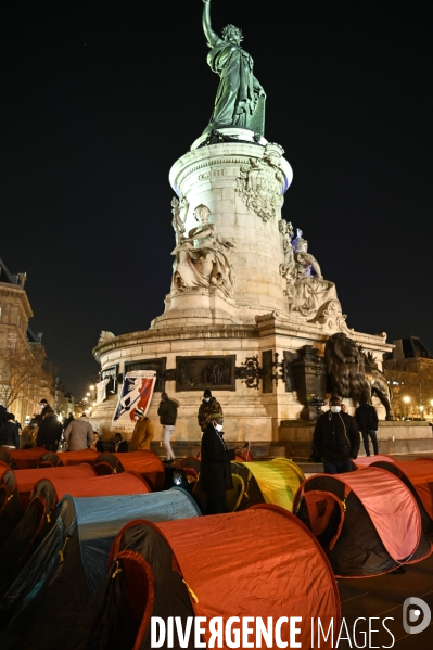 Installation d un camp de réfugiers Place de la République. Refugees camp on Place de la République, Paris.