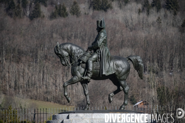 Statue equestre de Napoleon  le long de la RN 85.