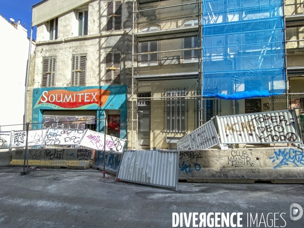 Rue d Aubagne après le passage du Carnaval de Marseille