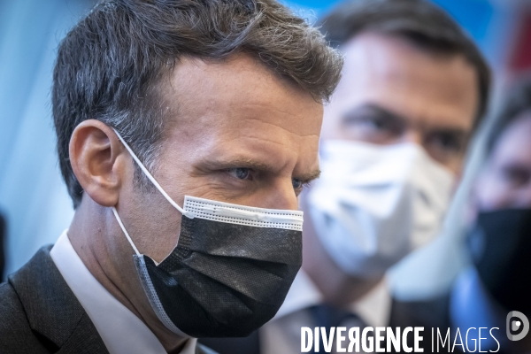 Macron au vaccinodrome de la Porte de Versailles