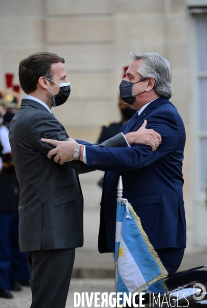 Emmanuel Macron reçoit le President Argentin Alberto Fernandez
