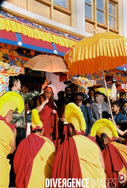 Le Dalai Lama au Zanskar avec les Bonnets Jaunes.