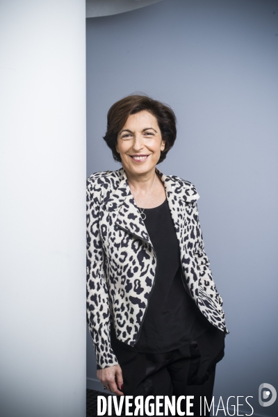 Portrait de la journaliste ruth elkrief.