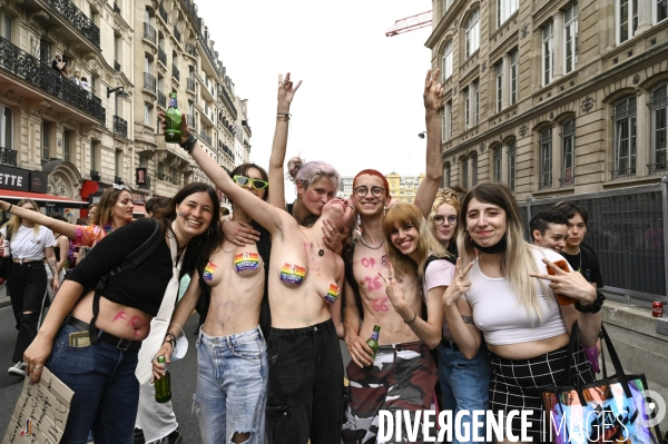 Portraits à la Marche des Fiertés 2021 à Paris. Pride March 2021 in Paris.