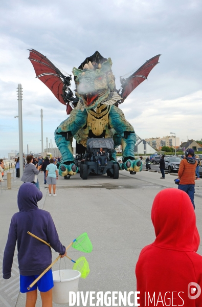 Le Dragon sur la nouvelle digue de Calais