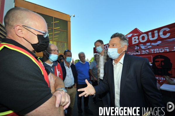 Des élus communistes apportent leur soutien aux salariés de Carrefour Port de Bouc