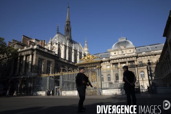 Sécurité autour du palais de justice de Paris à l ouverture du procès des attentats du 13 novembre 2015