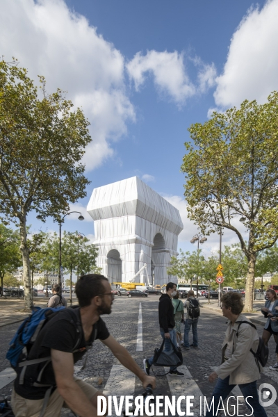 Christo et Jeanne-Claude : L Arc de triomphe empaqueté