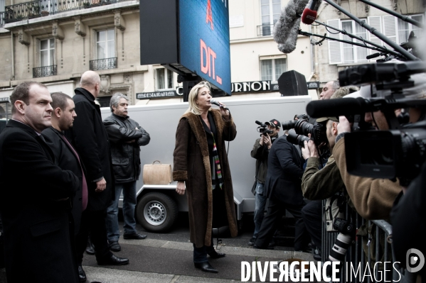 FN: Marine Le Pen contre le droit de vote des étrangers, devant le Sénat, Paris, 8/12/2011