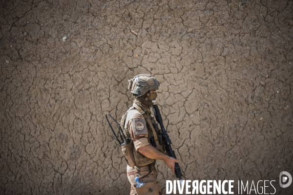 Patrouilles de Barkhane dans les villages maliens.