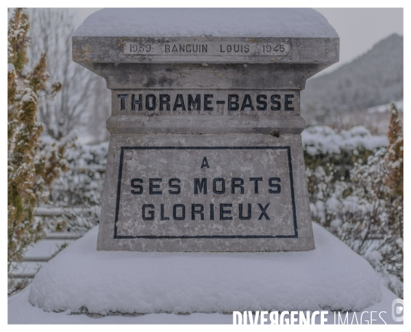 Le long de la Transbassealpine Digne-Nice ( jour de neige )