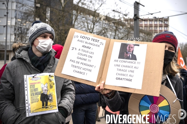 Manifestation des enseignants et des parents d élèves contre  les multiples protocoles sanitaires à Rouen.