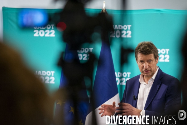 Yannick JADOT présente son programme présidentiel 2022.