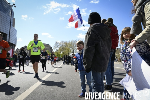 Marathon de Paris 2022. Paris Marathon 2022.