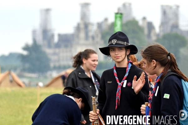 Rassemblement de 30 000 Scouts Unitaires de France à Chambord pour fêter les 50 ans du mouvement,