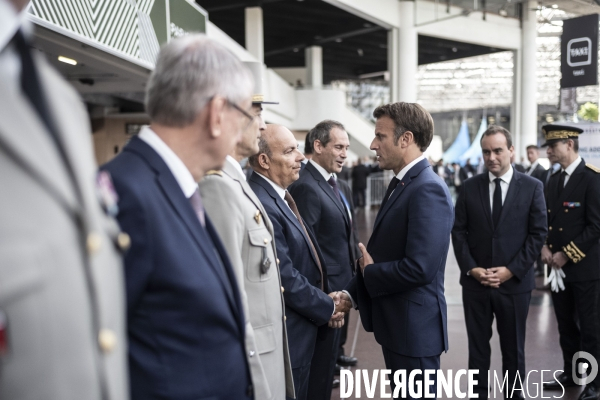 Legislatives : Emmanuel Macron visite le salon Eurosatory