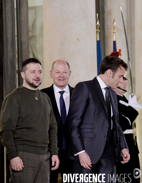 Emmanuel Macron reçoit Volodymyr Zelensky et Olaf Scholz