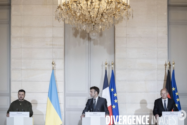 Emmanuel Macron reçoit Volodymyr Zelensky et Olaf Scholz
