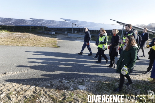 Ministre de la Transition énergétique, Agnès Pannier-Runacher visite une centrale photovoltaïque