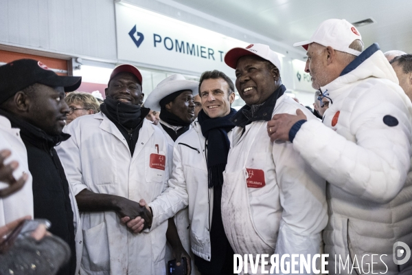 Emmanuel Macron visite le marché de Rungis.