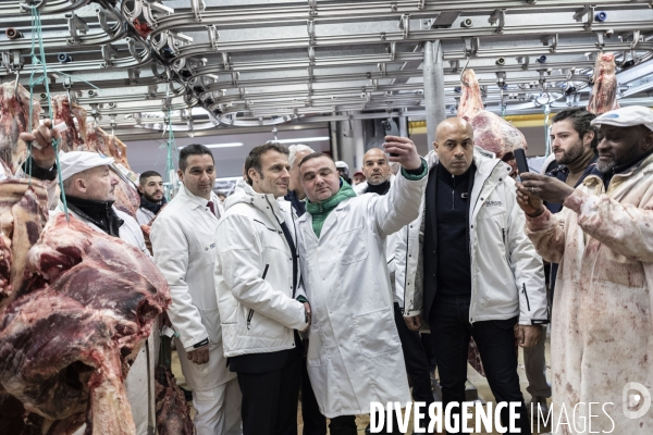 Emmanuel Macron visite le marché de Rungis.