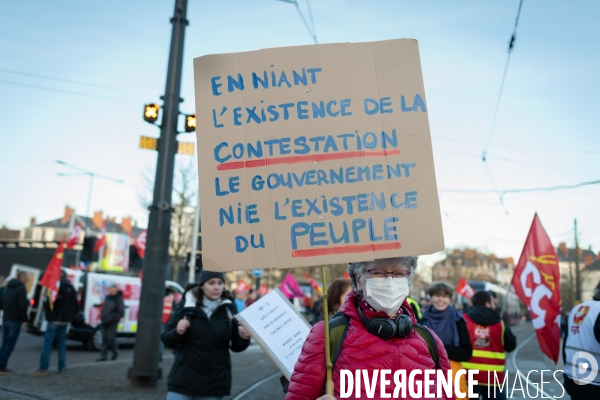 Colere sociale - manifestation spontanee contre le 49-3 Dijon
