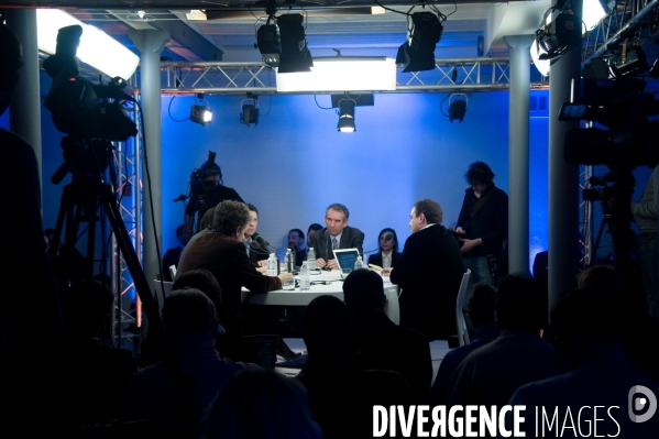 Francois Bayrou: discussion sur le theme du numerique, Paris, 14/02/2012