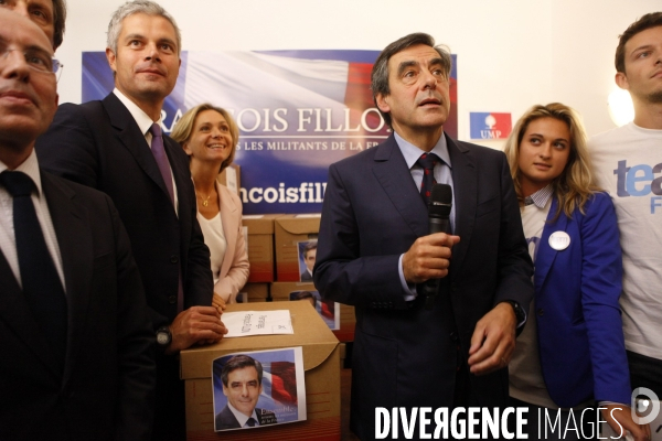 François FILLON présente ses parrainages pour sa candidature à la présidence de l UMP