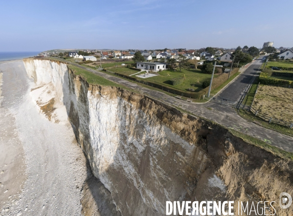 Erosion du littoral et de la falaise a Criel sur Mer en Seine Maritime.
