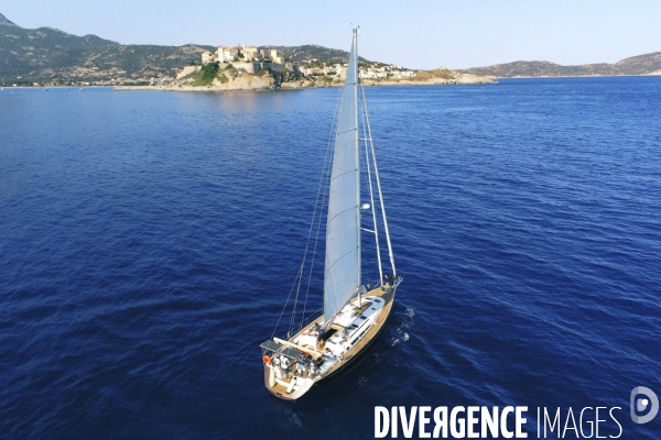 Sailcoop ouvre la première ligne de transport maritime à la voile entre la Corse et le continent.