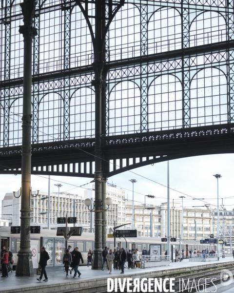 Gare du Nord, grande verrière et voies 11 et 12 des grandes lignes.