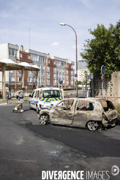 Voiture brulee a Montreuil
