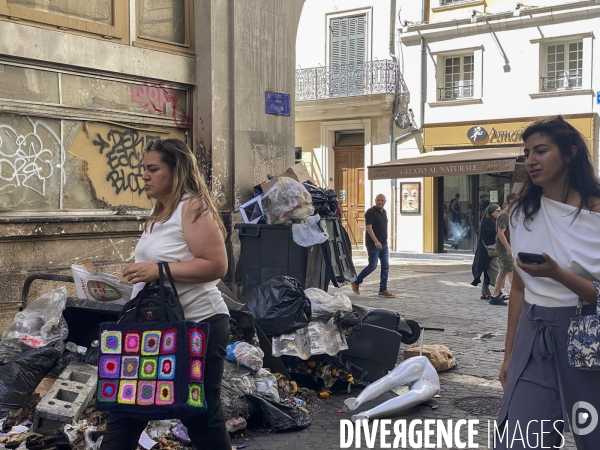 Marseille, centre-ville, commerces dévastés après une 2ème nuit d émeutes.