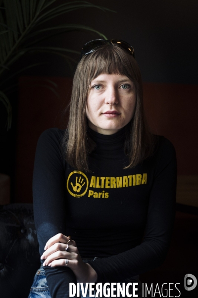 Portrait de mathilde caillard alias «mc danse pour le climat», militante et activiste pour le climat.
