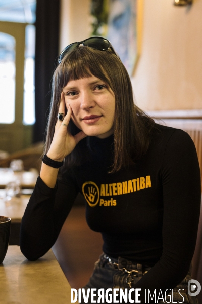 Portrait de mathilde caillard alias «mc danse pour le climat», militante et activiste pour le climat.