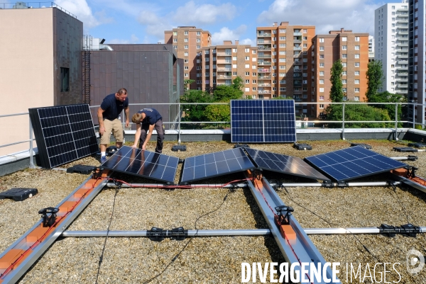 Premiére centrale du programme parisien Energieculteurs sur le toit d une ecole