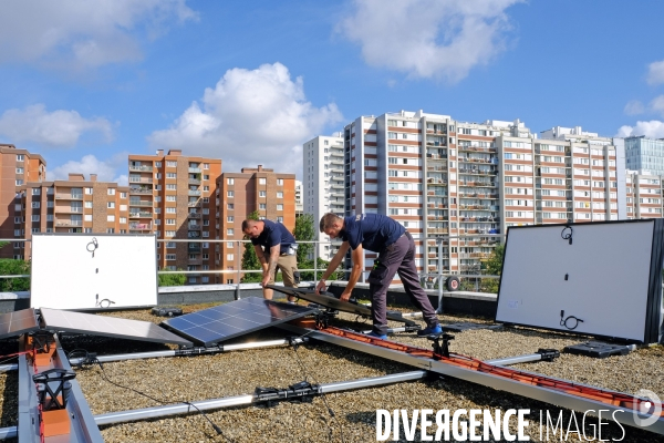 Premiére centrale du programme parisien Energieculteurs sur le toit d une ecole