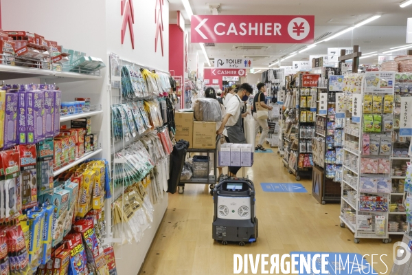 Robot dans un magasin daiso a shibuya